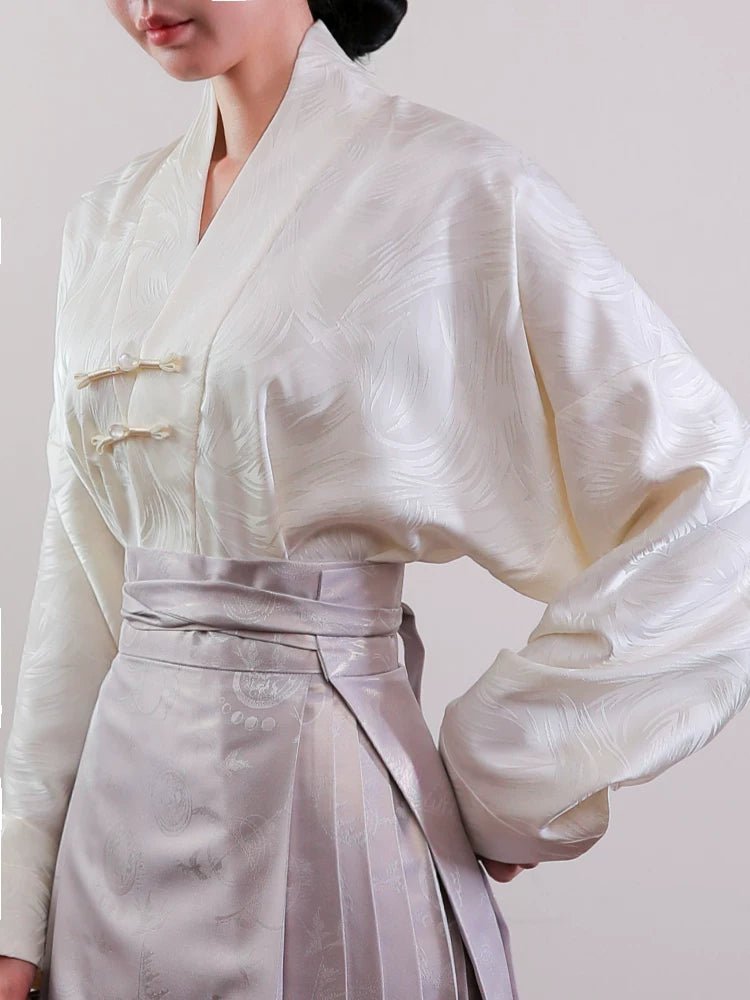 Aircraft Sleeve Jacquard Top | Horse-Face Skirt Pairing Shirt | Black & Beige
