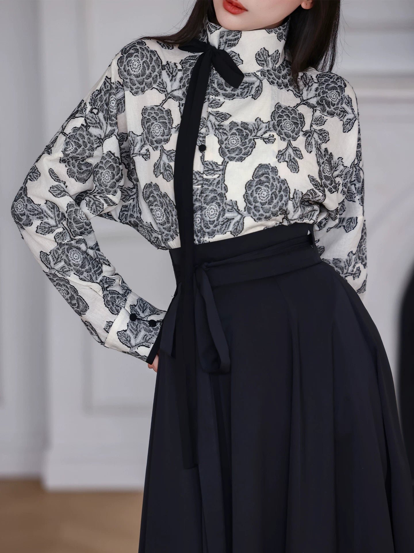 "Flower Branch Ink" Hanfu Set | Cotton Linen Stand-Collar Shirt + Black 6m Pleated Skirt | Tang-Inspired - Image 3