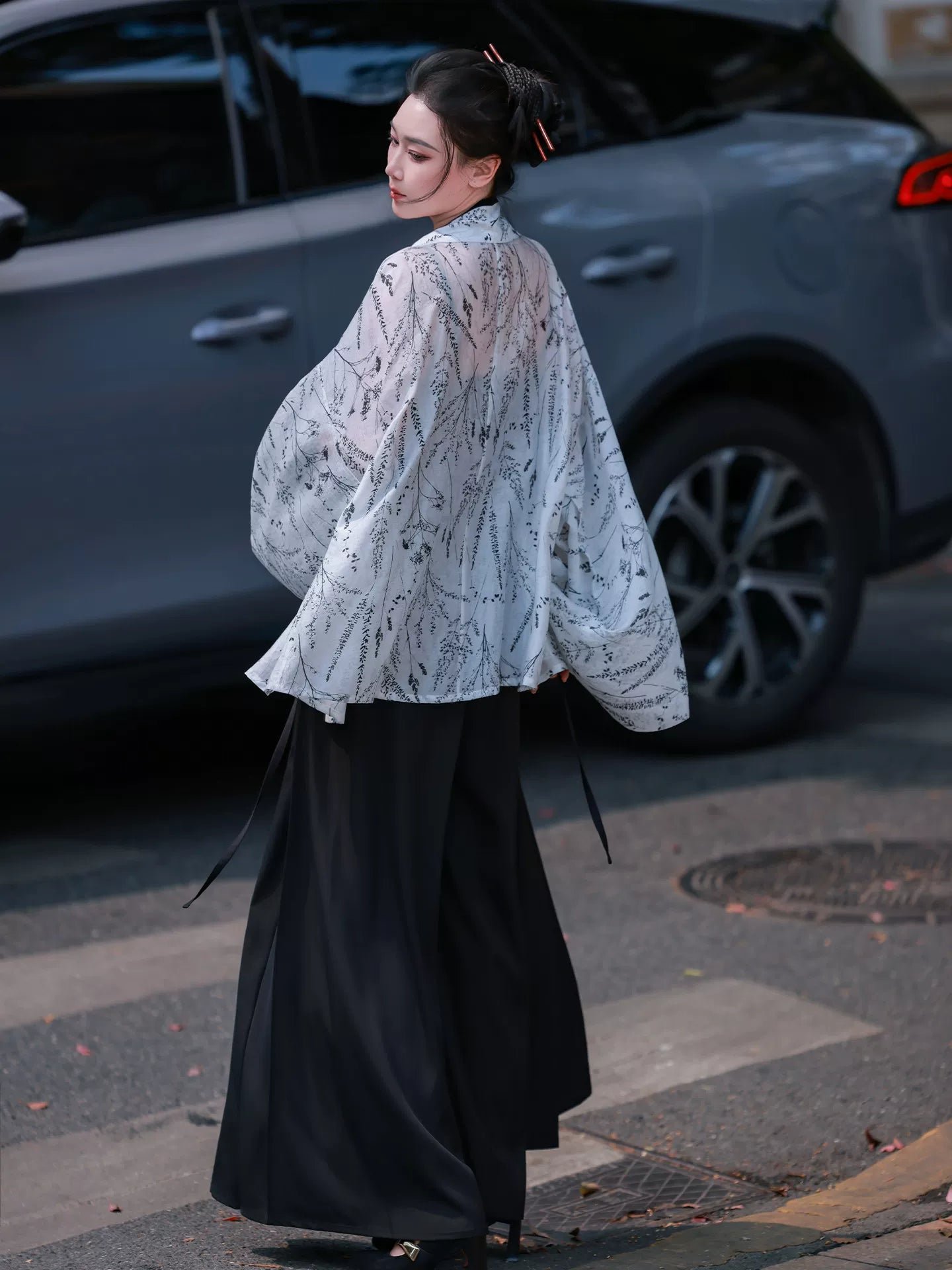 "Xuanmo" Ink & White Hanfu Set | New Chinese Style - Image 4