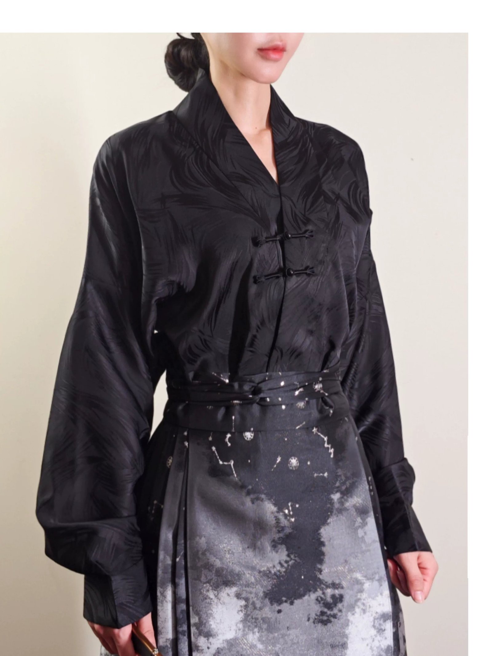 Aircraft Sleeve Jacquard Top | Horse-Face Skirt Pairing Shirt | Black & Beige - Image 5