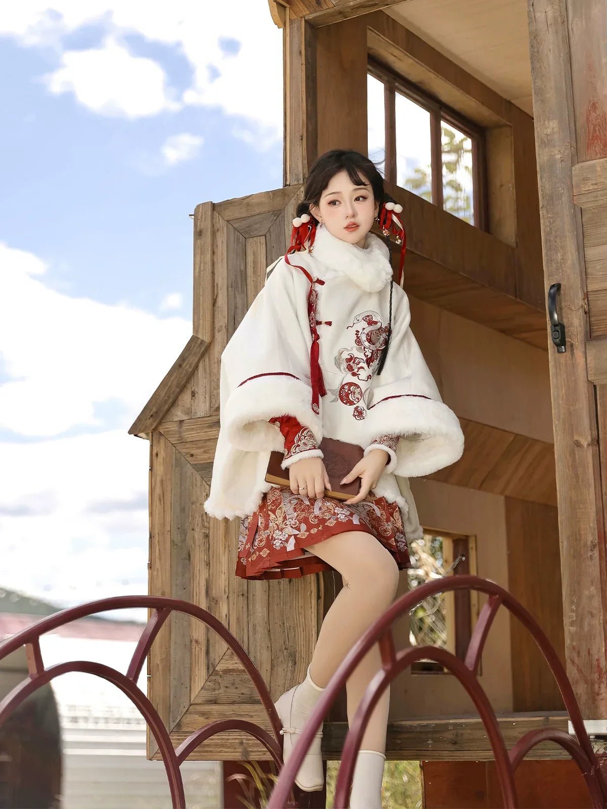 “Serpent Drum” – Modern Hanfu Autumn/Winter Set | Coat & Ma Mian Skirt