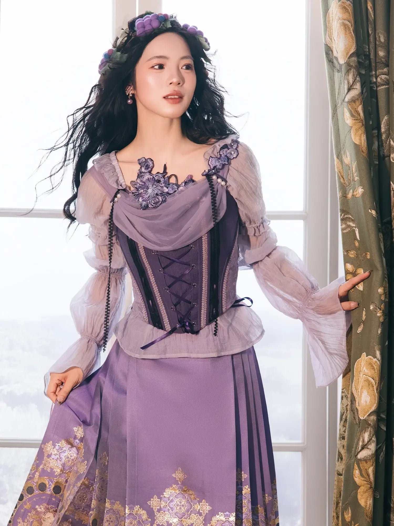 “Violet Nocturne” Brocade Hanfu Ensemble – Gold-Woven Mamian Skirt & Corset