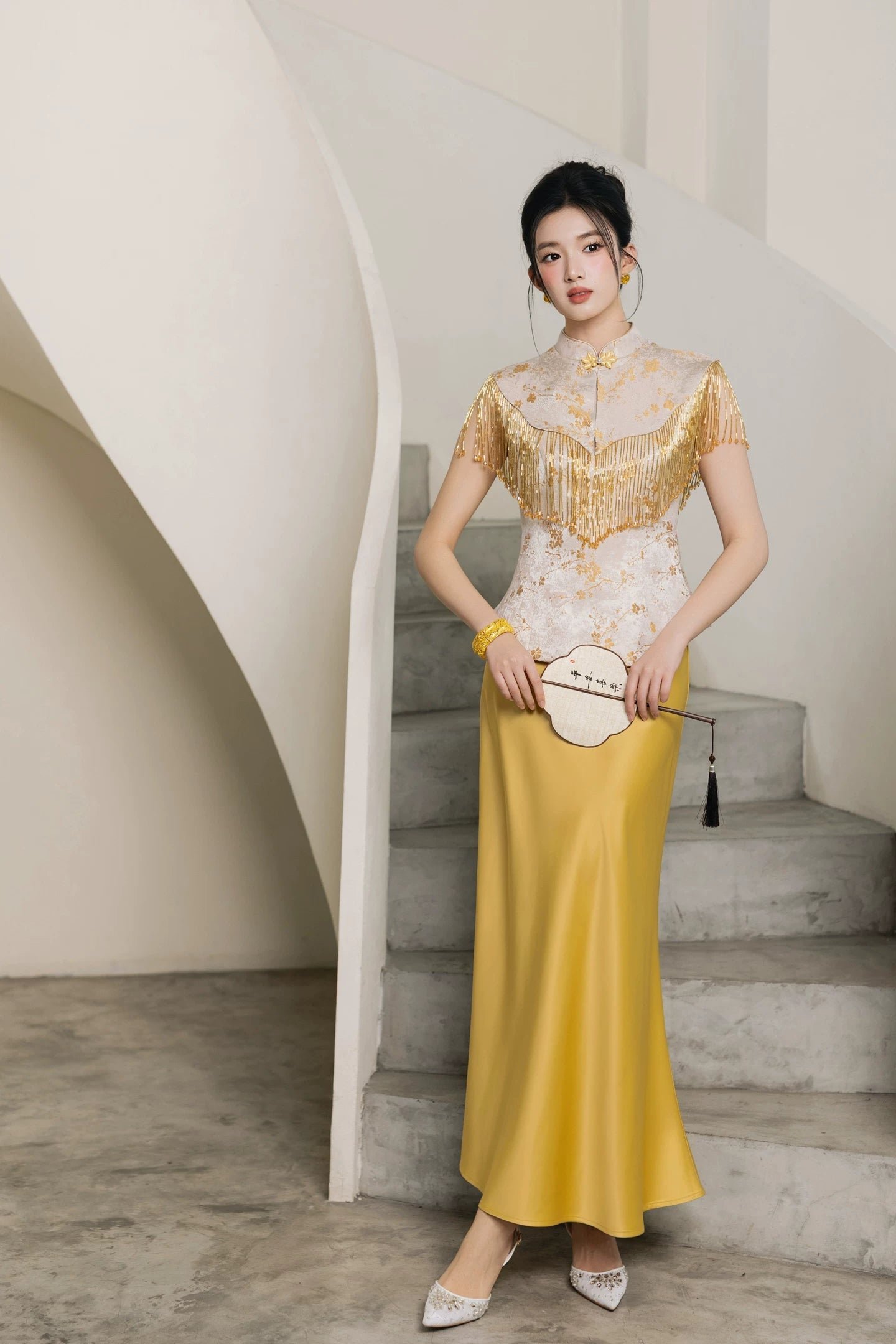 Xingle Golden Jacquard Vest Cheongsam Set | Modern Chinese Bridal Dress with Fishtail & A-Line Skirt - Image 6