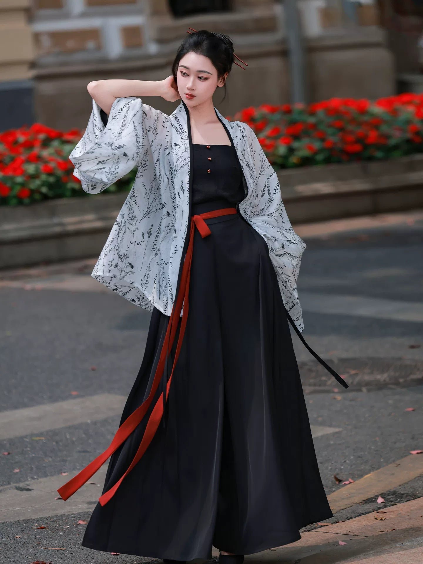 "Xuanmo" Ink & White Hanfu Set | New Chinese Style - Image 2